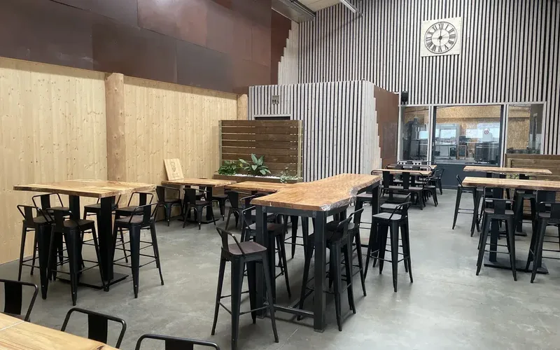 Salle de dégustation de la ferme-brasserie Mazesté à Mazet-Saint-Voy